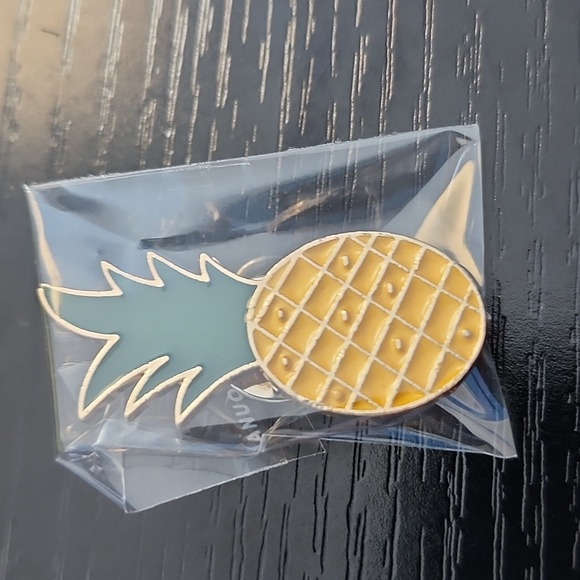 Pineapple Pin - Picture 3 of 4